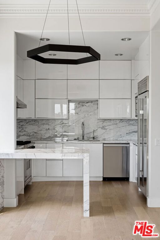438 Arnaz Drive 106, Los Angeles, CA 90048