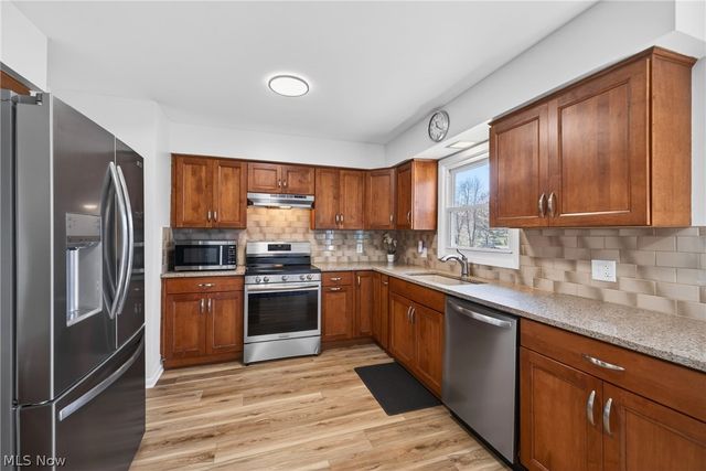 2058 Scenic Way, Akron, OH 44312