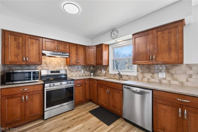 2058 Scenic Way, Akron, OH 44312