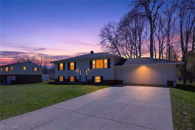 2058 Scenic Way, Akron, OH 44312