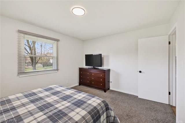 2058 Scenic Way, Akron, OH 44312