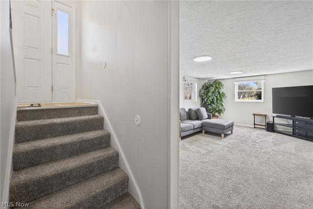 2058 Scenic Way, Akron, OH 44312