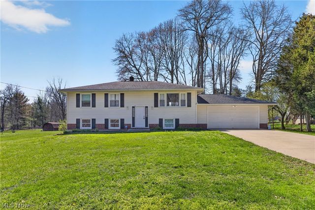 2058 Scenic Way, Akron, OH 44312