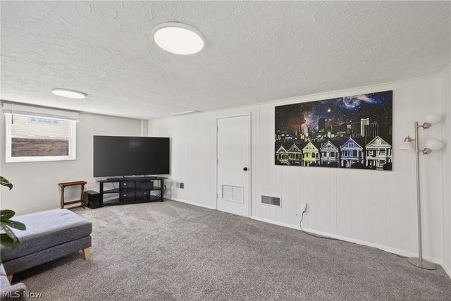 2058 Scenic Way, Akron, OH 44312