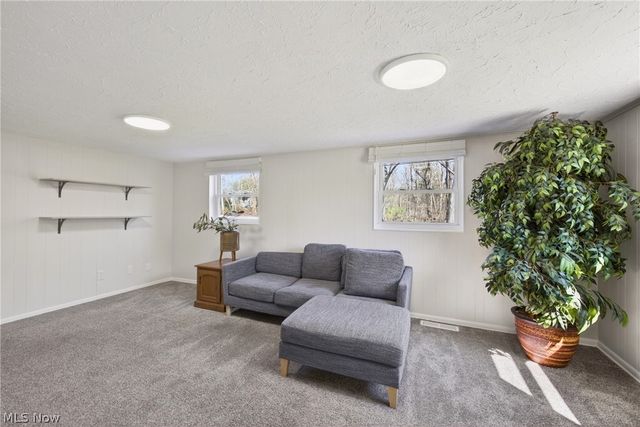 2058 Scenic Way, Akron, OH 44312