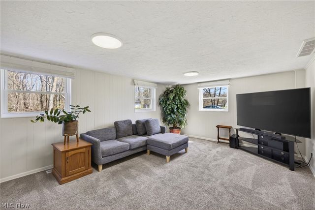 2058 Scenic Way, Akron, OH 44312