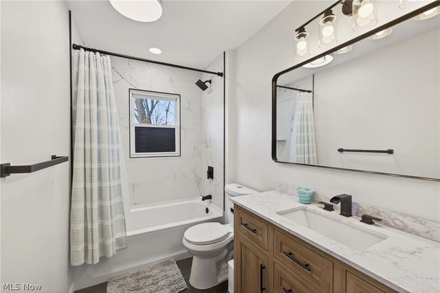 2058 Scenic Way, Akron, OH 44312