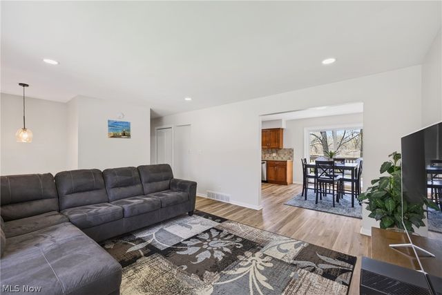 2058 Scenic Way, Akron, OH 44312