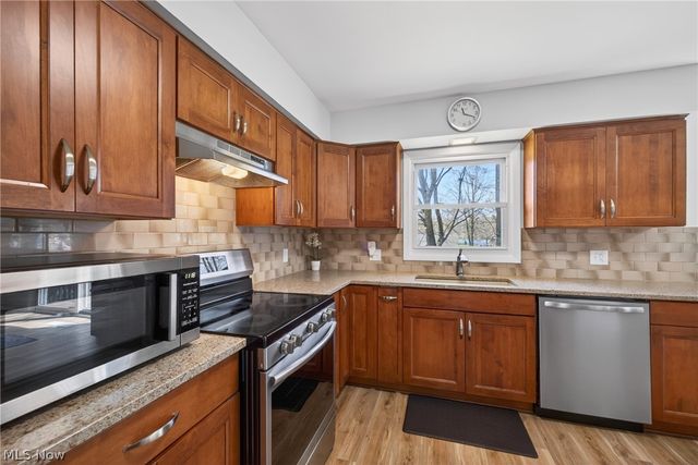 2058 Scenic Way, Akron, OH 44312