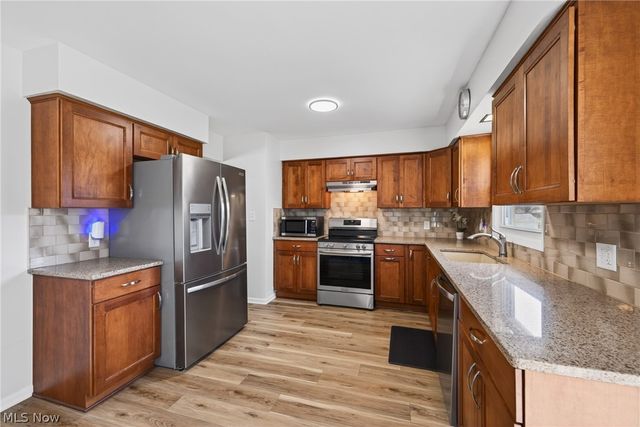 2058 Scenic Way, Akron, OH 44312