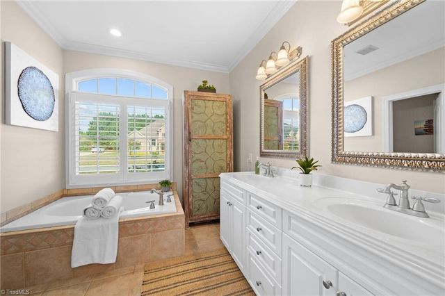 134 Carrington Lane, Winston-salem, NC 27107