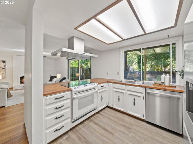 4724 LAMONT Ct, Lake Oswego, OR 97035