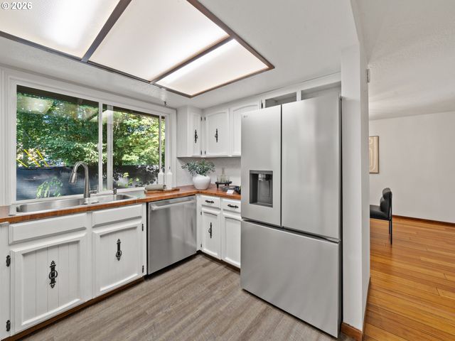 4724 LAMONT Ct, Lake Oswego, OR 97035