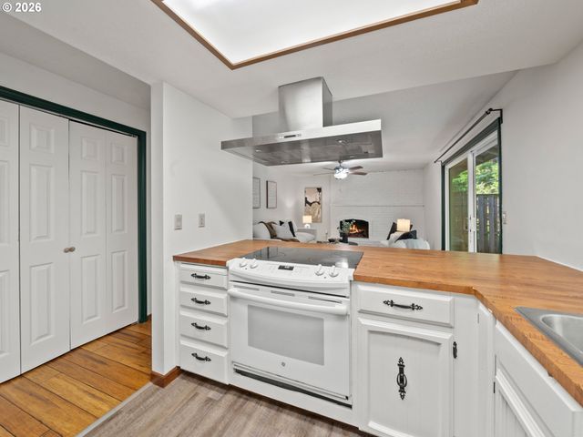 4724 LAMONT Ct, Lake Oswego, OR 97035