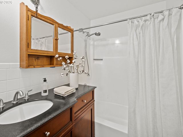 4724 LAMONT Ct, Lake Oswego, OR 97035