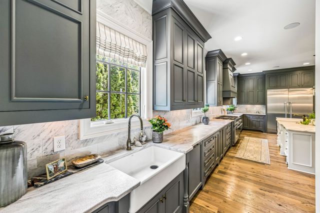 3719 Woodmont Blvd, Nashville, TN 37215