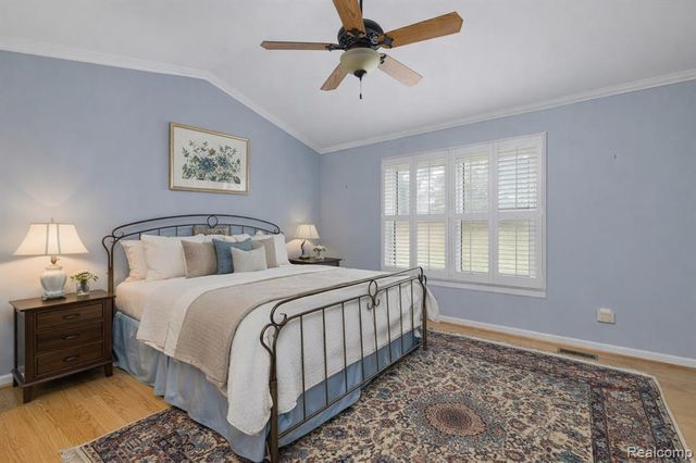 289 Shore Brook Lane 24, Walled Lake, MI 48390