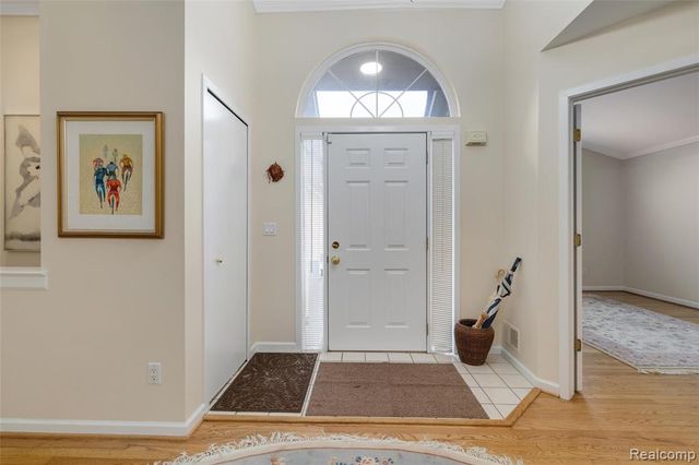 289 Shore Brook Lane 24, Walled Lake, MI 48390