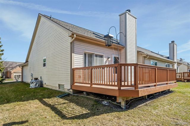 289 Shore Brook Lane 24, Walled Lake, MI 48390