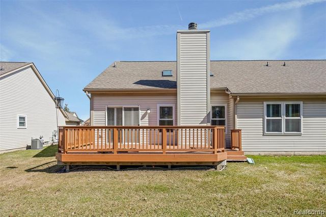 289 Shore Brook Lane 24, Walled Lake, MI 48390