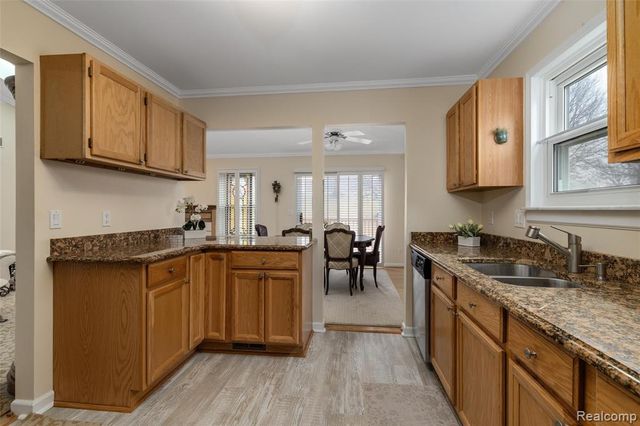 289 Shore Brook Lane 24, Walled Lake, MI 48390