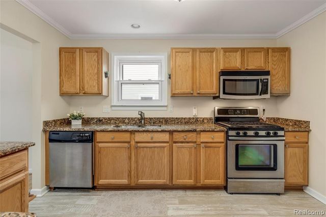 289 Shore Brook Lane 24, Walled Lake, MI 48390