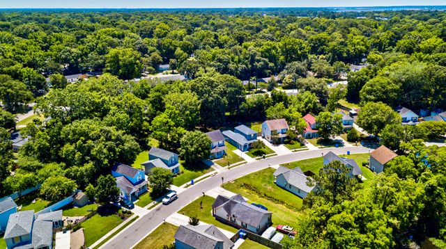 42 Woodleaf Court, Charleston, SC 29407