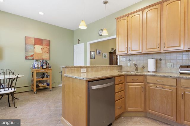 241 E HIGHLAND AVE, Philadelphia, PA 19118