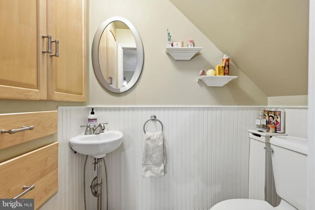 241 E HIGHLAND AVE, Philadelphia, PA 19118