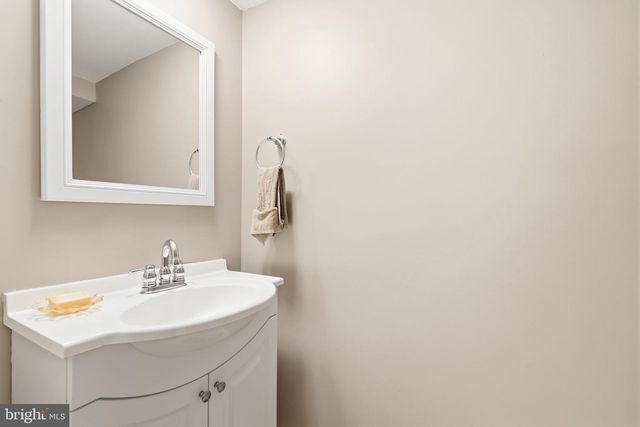 241 E HIGHLAND AVE, Philadelphia, PA 19118