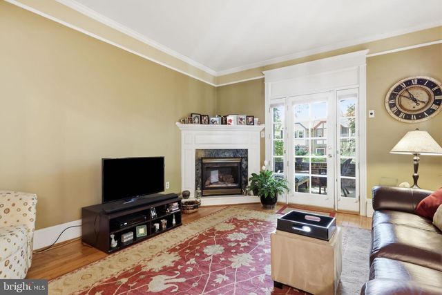 241 E HIGHLAND AVE, Philadelphia, PA 19118