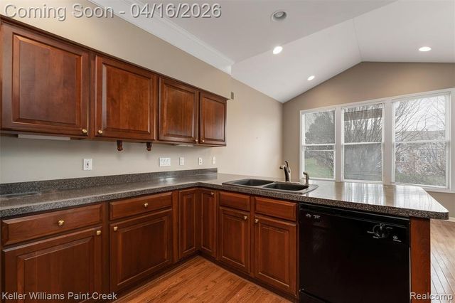 1685 Maple Creek Court, Rochester, MI 48306