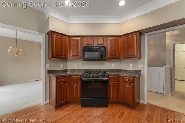 1685 Maple Creek Court, Rochester, MI 48306