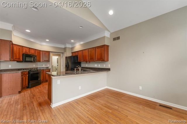 1685 Maple Creek Court, Rochester, MI 48306