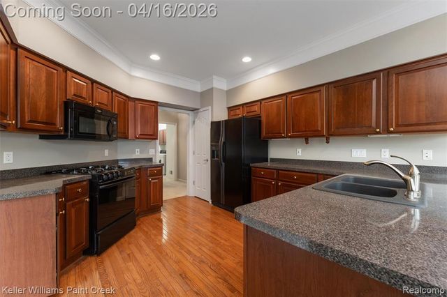 1685 Maple Creek Court, Rochester, MI 48306