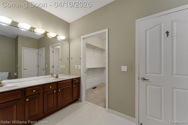 1685 Maple Creek Court, Rochester, MI 48306