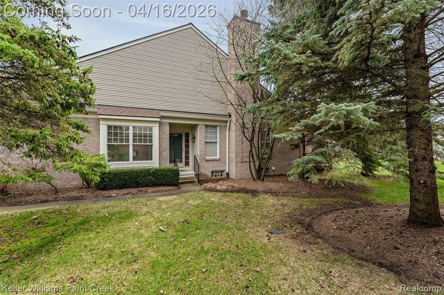 1685 Maple Creek Court, Rochester, MI 48306