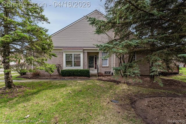 1685 Maple Creek Court, Rochester, MI 48306