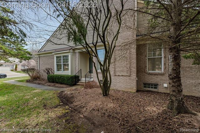 1685 Maple Creek Court, Rochester, MI 48306