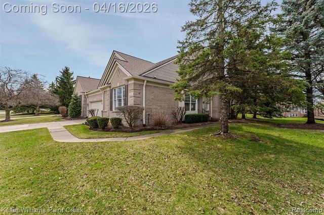 1685 Maple Creek Court, Rochester, MI 48306