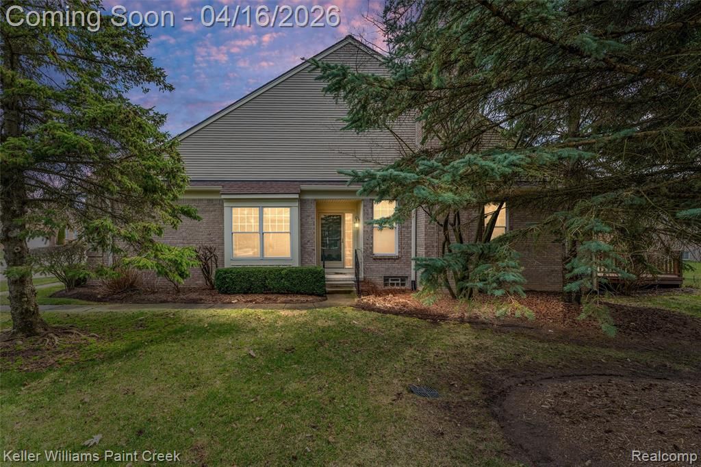 1685 Maple Creek Court, Rochester, MI 48306
