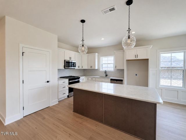 737 Hunts Terrace Drive, Kingsport, TN 37663