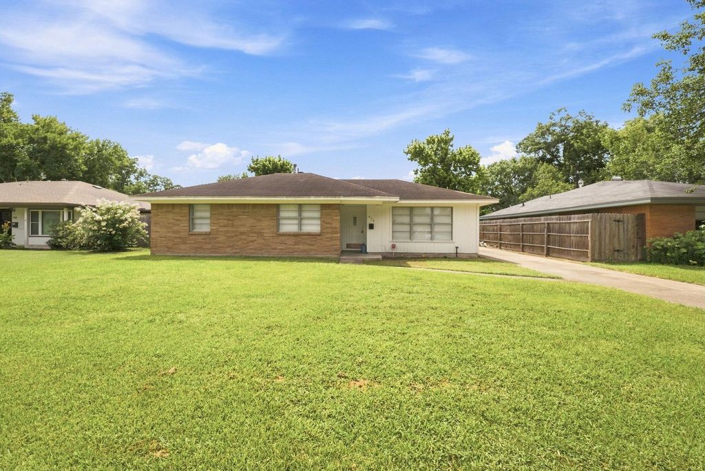 914 Martha Street, Deer Park, TX 77536