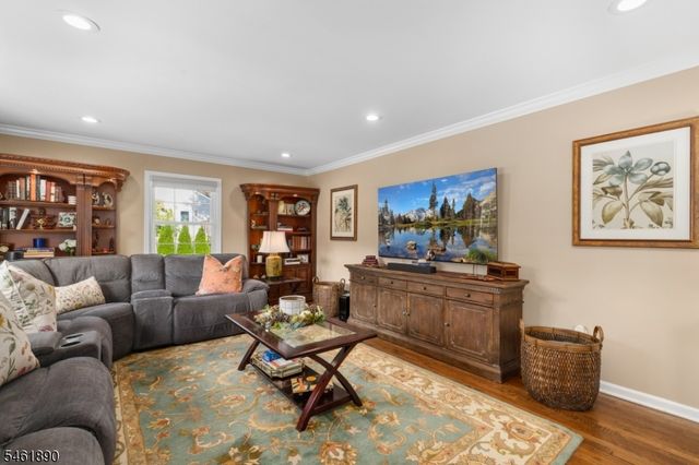 13 Larch Dr, Chester Boro, NJ 07930