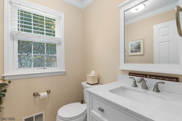 13 Larch Dr, Chester Boro, NJ 07930