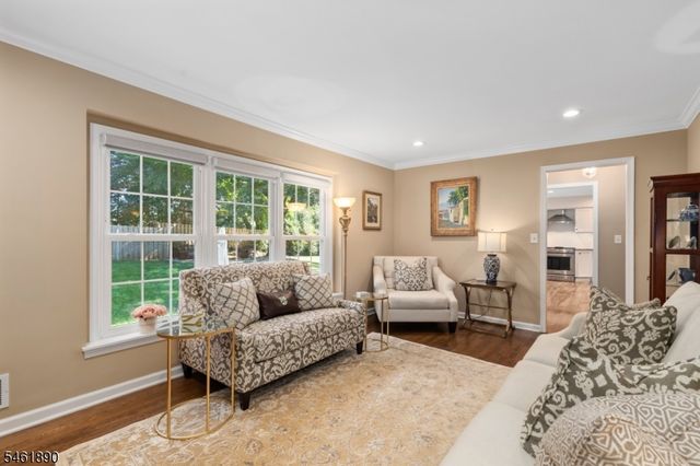 13 Larch Dr, Chester Boro, NJ 07930