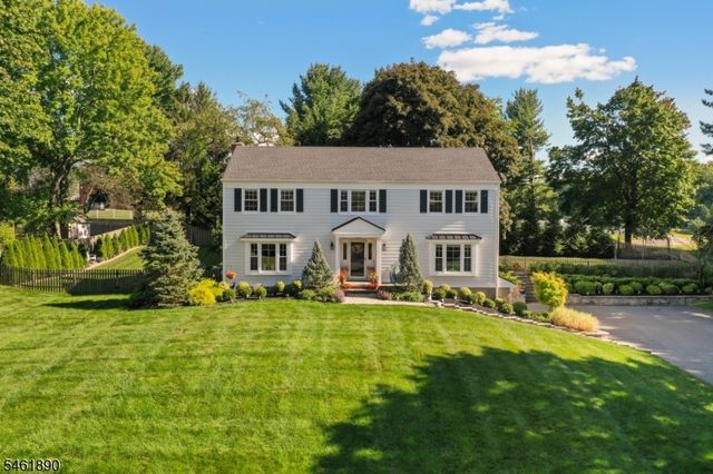 13 Larch Dr, Chester Boro, NJ 07930