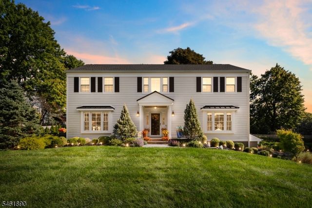 13 Larch Dr, Chester Boro, NJ 07930
