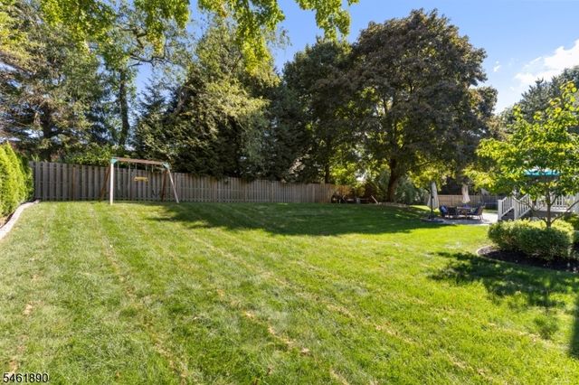 13 Larch Dr, Chester Boro, NJ 07930