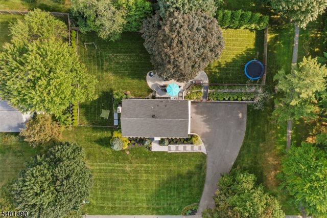 13 Larch Dr, Chester Boro, NJ 07930